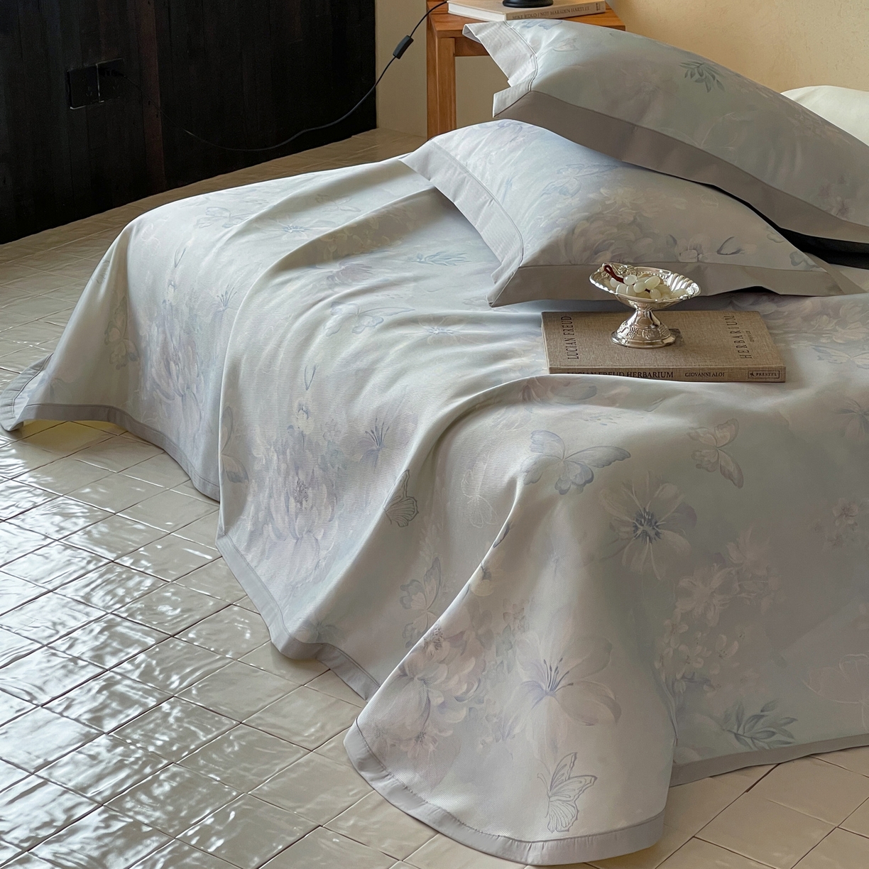 91家纺网 家纺一手货源 找家纺 三味舒屋 2026新款慕奢系列床单冰丝席凉席席子 纷飞