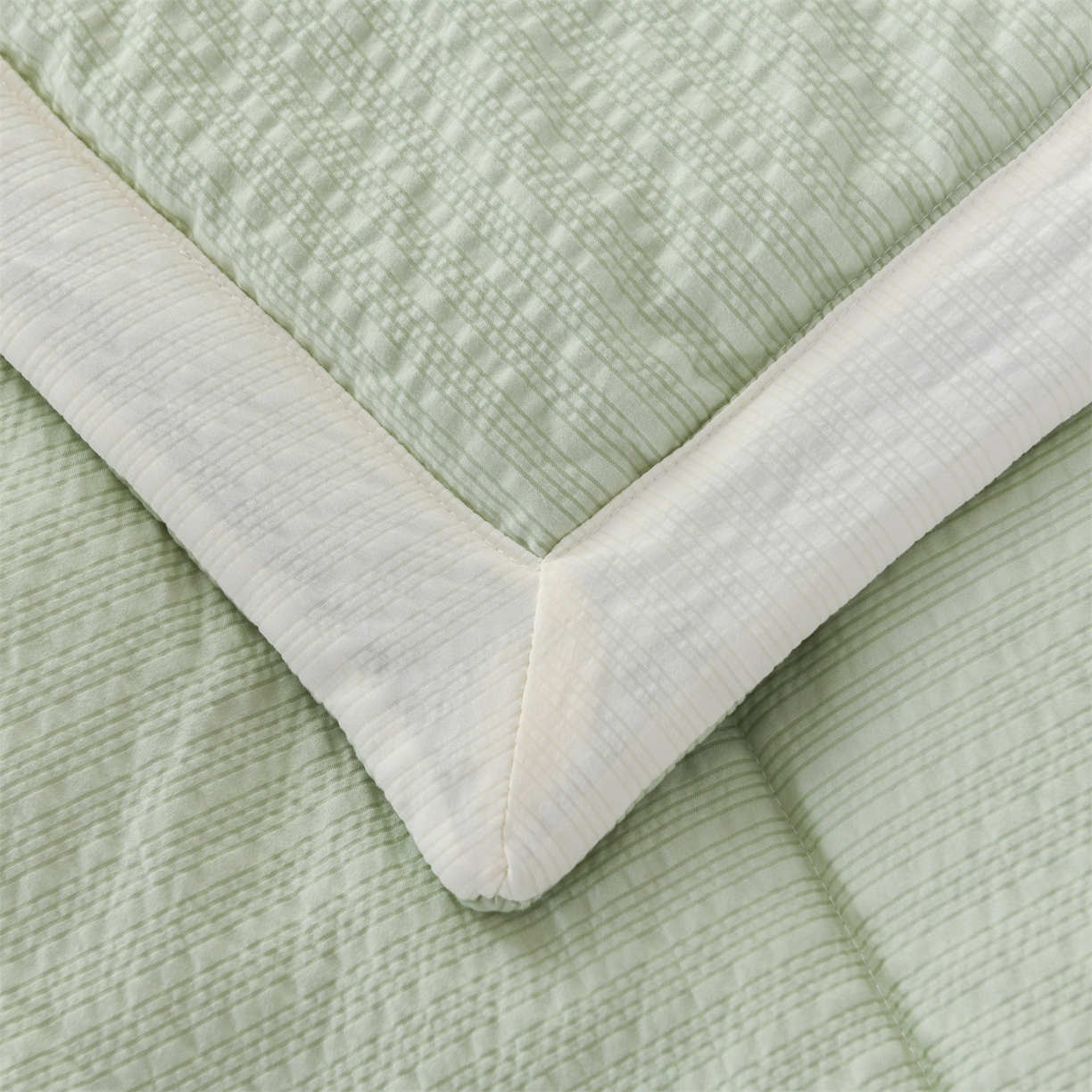 91家纺网 家纺一手货源 找家纺 恋绒家纺 2026新款四季款贴布绣靠枕被抱枕被飞天萌熊 云朵小熊-浅绿