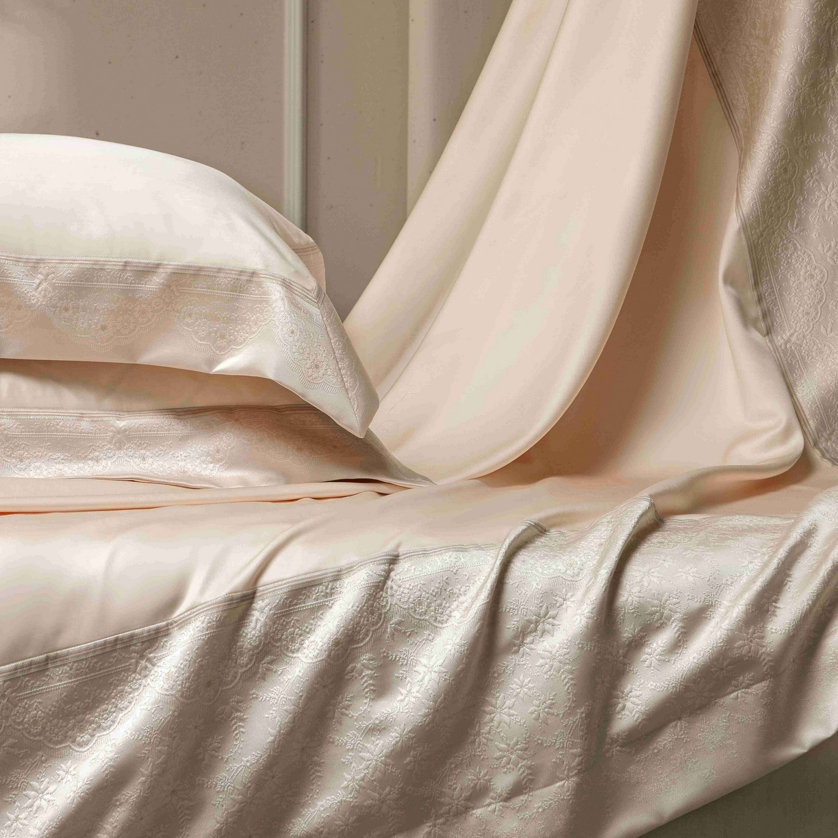 91家纺网 家纺一手货源 找家纺 卡巴伦家纺 2026春夏新款全棉纯棉贡缎高精密提花边条款式四件套 南法庄园-香槟