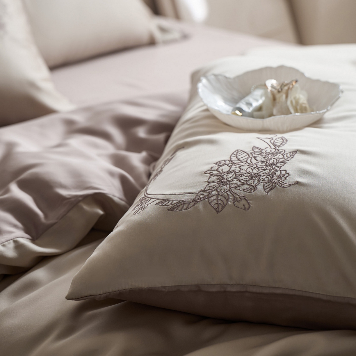 91家纺网 家纺一手货源 找家纺 （总）爱缦 2026新款60s兰精天丝四件套-马吉拉系列-风格一