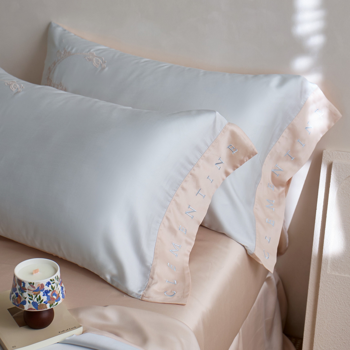 91家纺网 家纺一手货源 找家纺 爱缦 2026新款60s兰精天丝四件套-马吉拉系列-风格一 蓝米杏