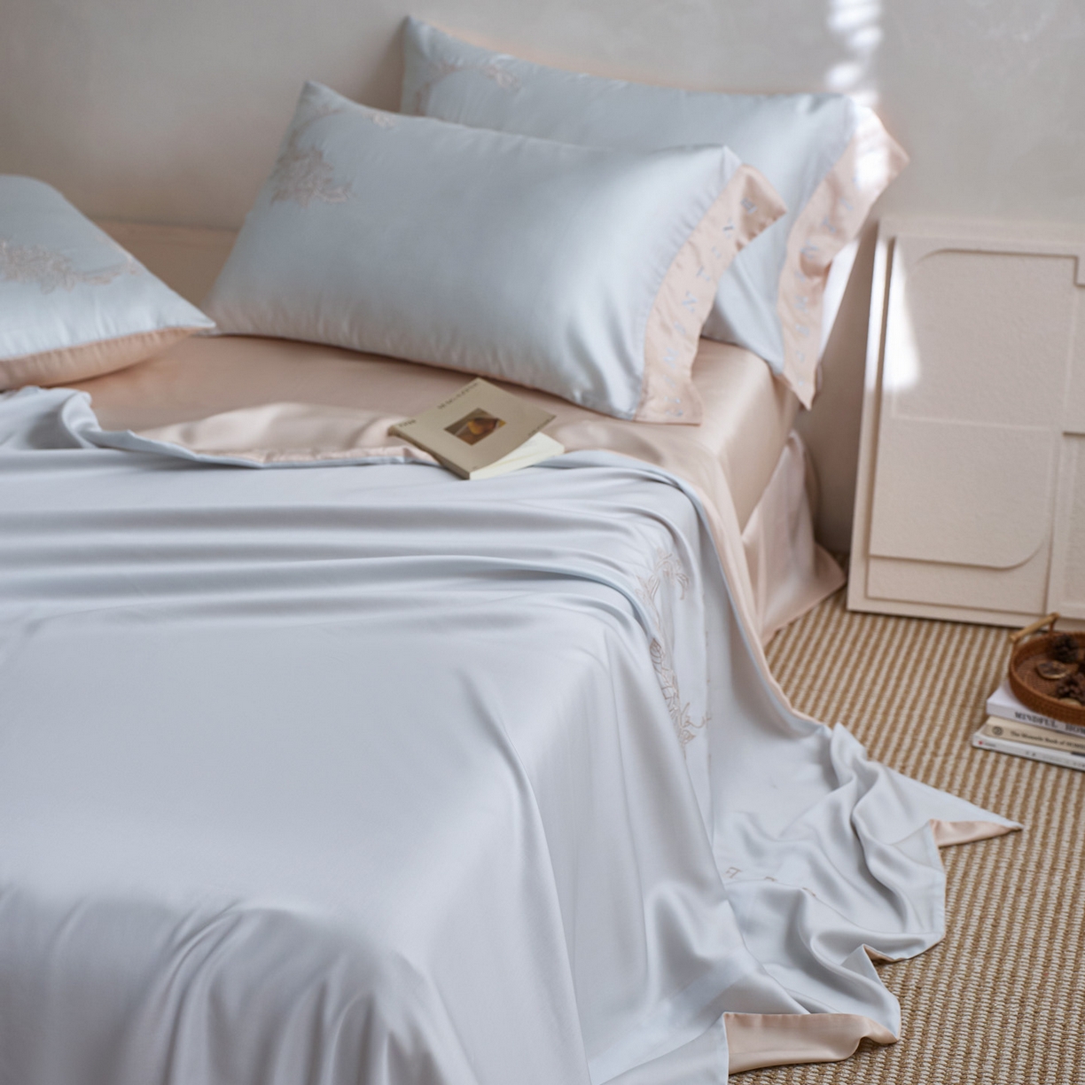 91家纺网 家纺一手货源 找家纺 爱缦 2026新款60s兰精天丝四件套-马吉拉系列-风格一 蓝米杏