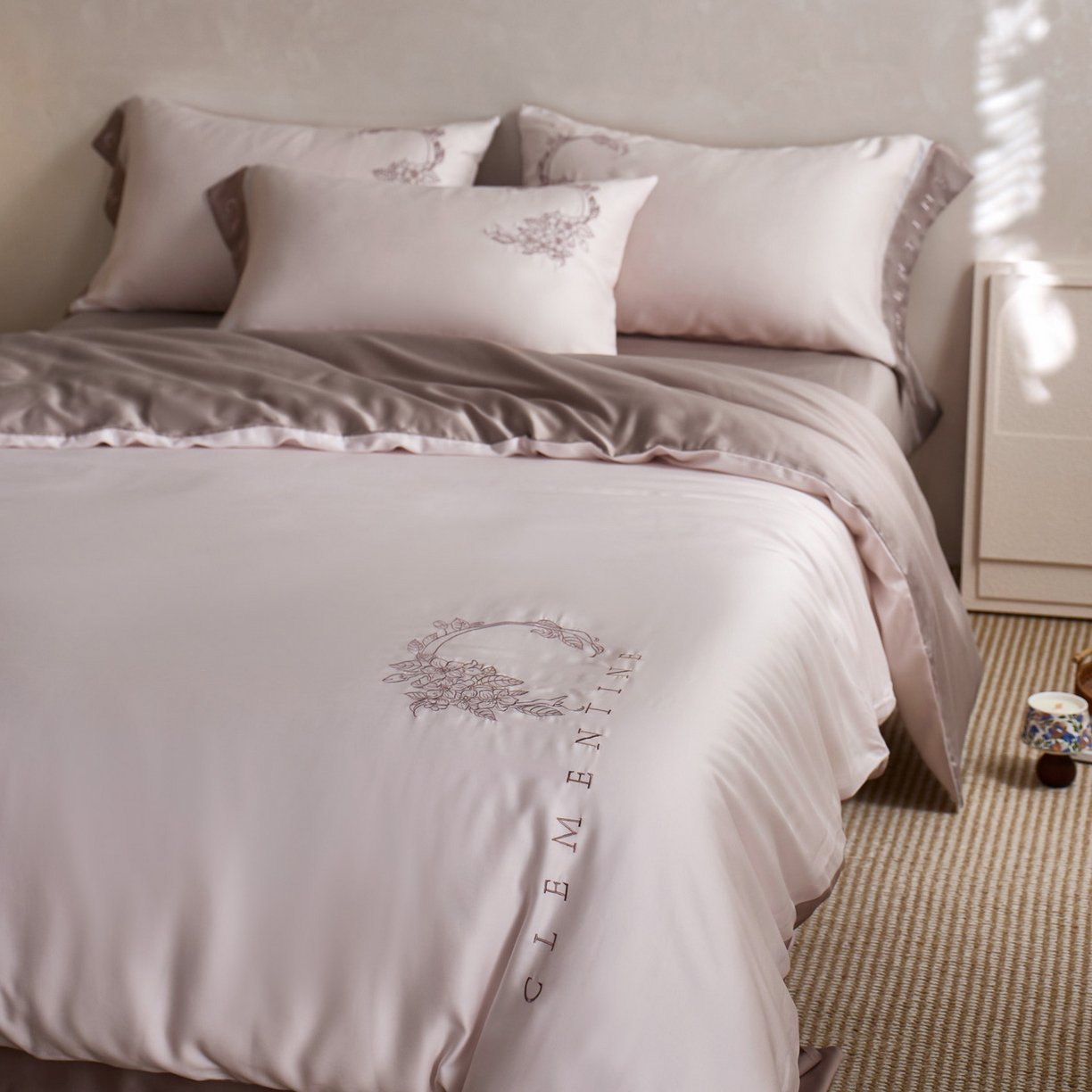 91家纺网 家纺一手货源 找家纺 爱缦 2026新款60s兰精天丝四件套-马吉拉系列-风格一 粉可可