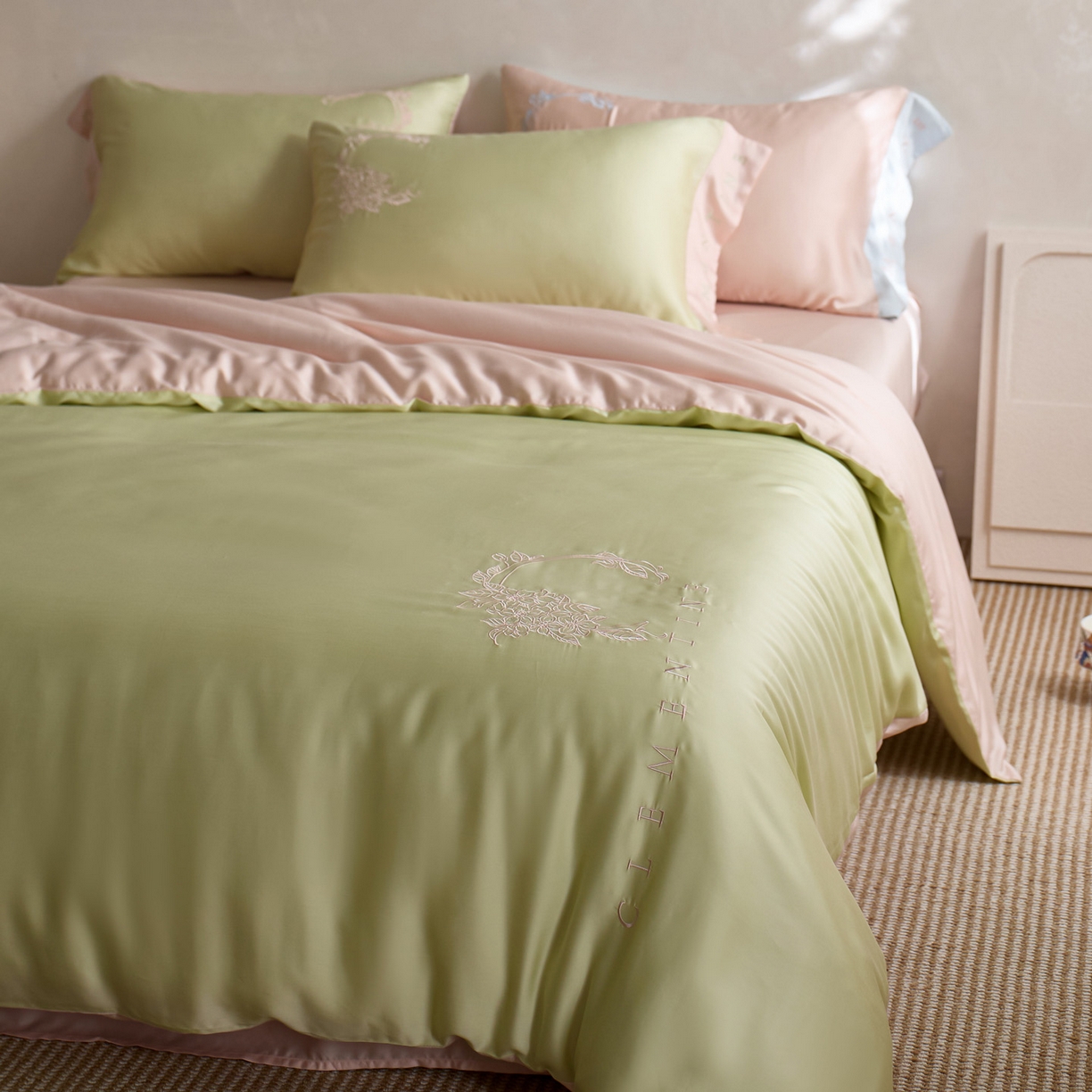 91家纺网 家纺一手货源 找家纺 爱缦 2026新款60s兰精天丝四件套-马吉拉系列-风格一 绿精灵