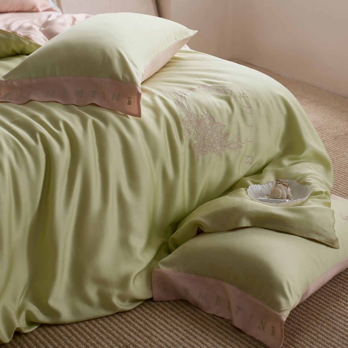 91家纺网 家纺一手货源 找家纺 爱缦 2026新款60s兰精天丝四件套-马吉拉系列-风格一 绿精灵