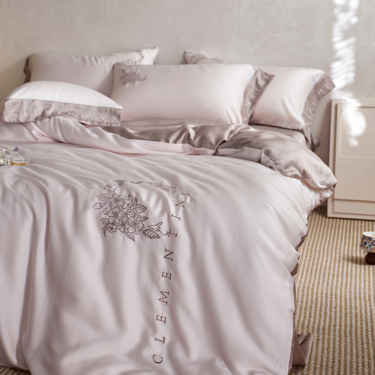 91家纺网 家纺一手货源 找家纺 爱缦 2026新款60s兰精天丝四件套-马吉拉系列-风格一 粉可可