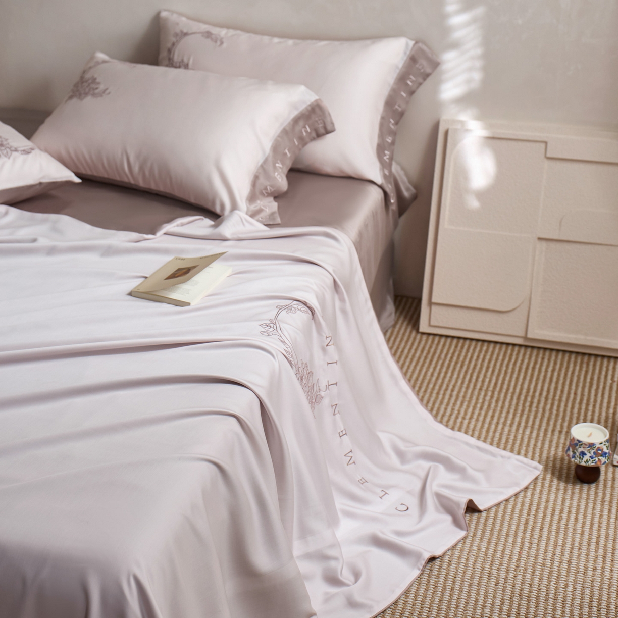 91家纺网 家纺一手货源 找家纺 爱缦 2026新款60s兰精天丝四件套-马吉拉系列-风格一 粉可可