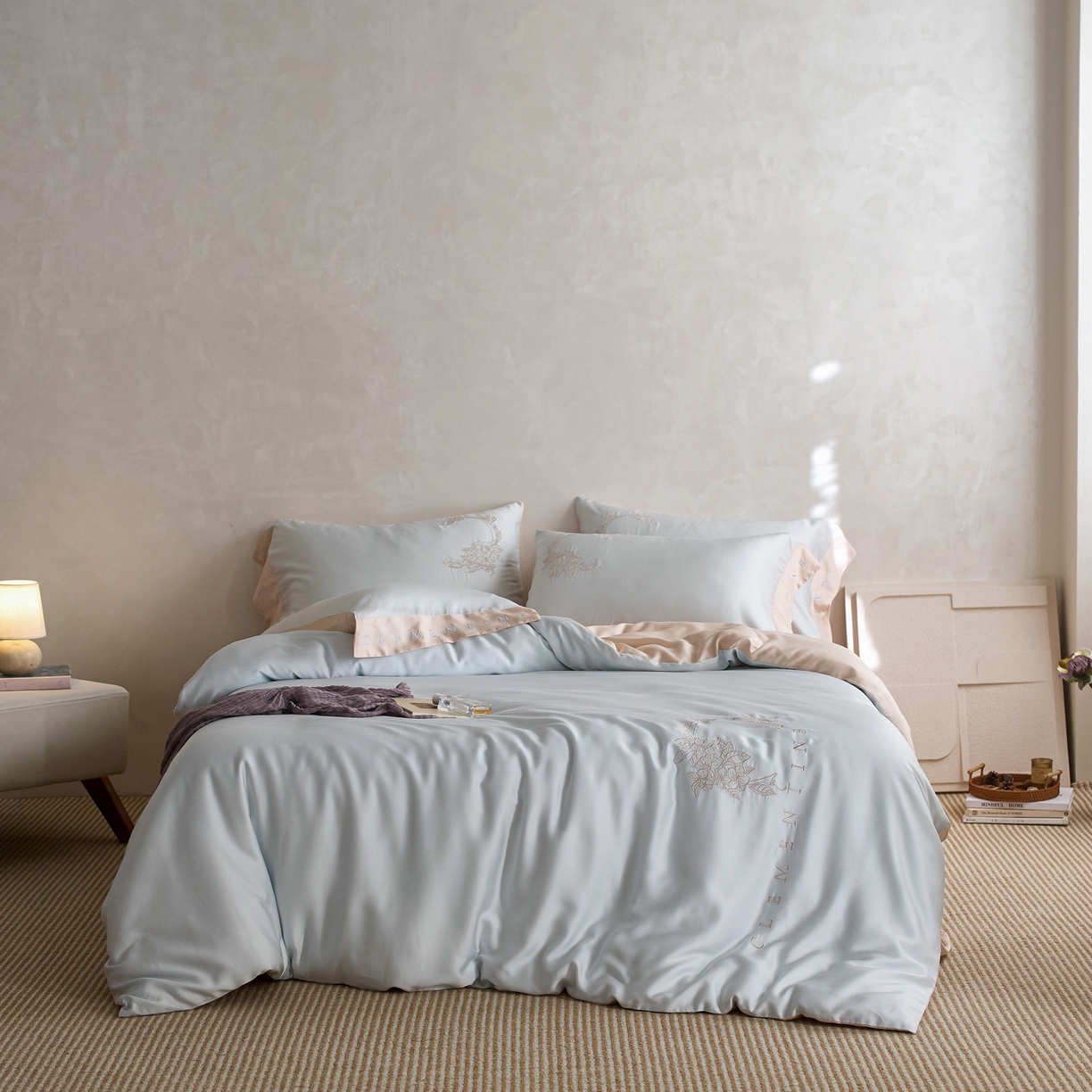 91家纺网 家纺一手货源 找家纺 爱缦 2026新款60s兰精天丝四件套-马吉拉系列-风格一 蓝米杏