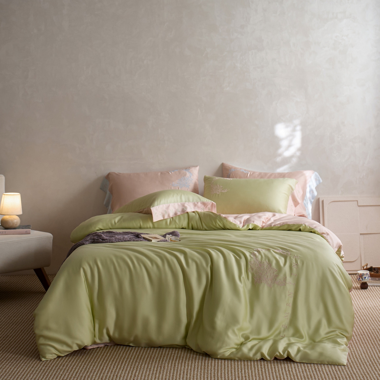 91家纺网 家纺一手货源 找家纺 爱缦 2026新款60s兰精天丝四件套-马吉拉系列-风格一 绿精灵