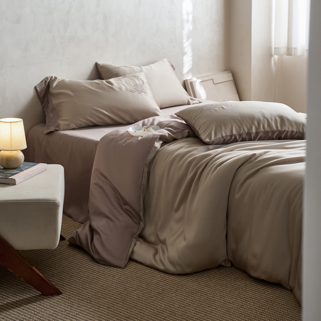 91家纺网 家纺一手货源 找家纺 爱缦 2026新款60s兰精天丝四件套-马吉拉系列-风格一 米褐色