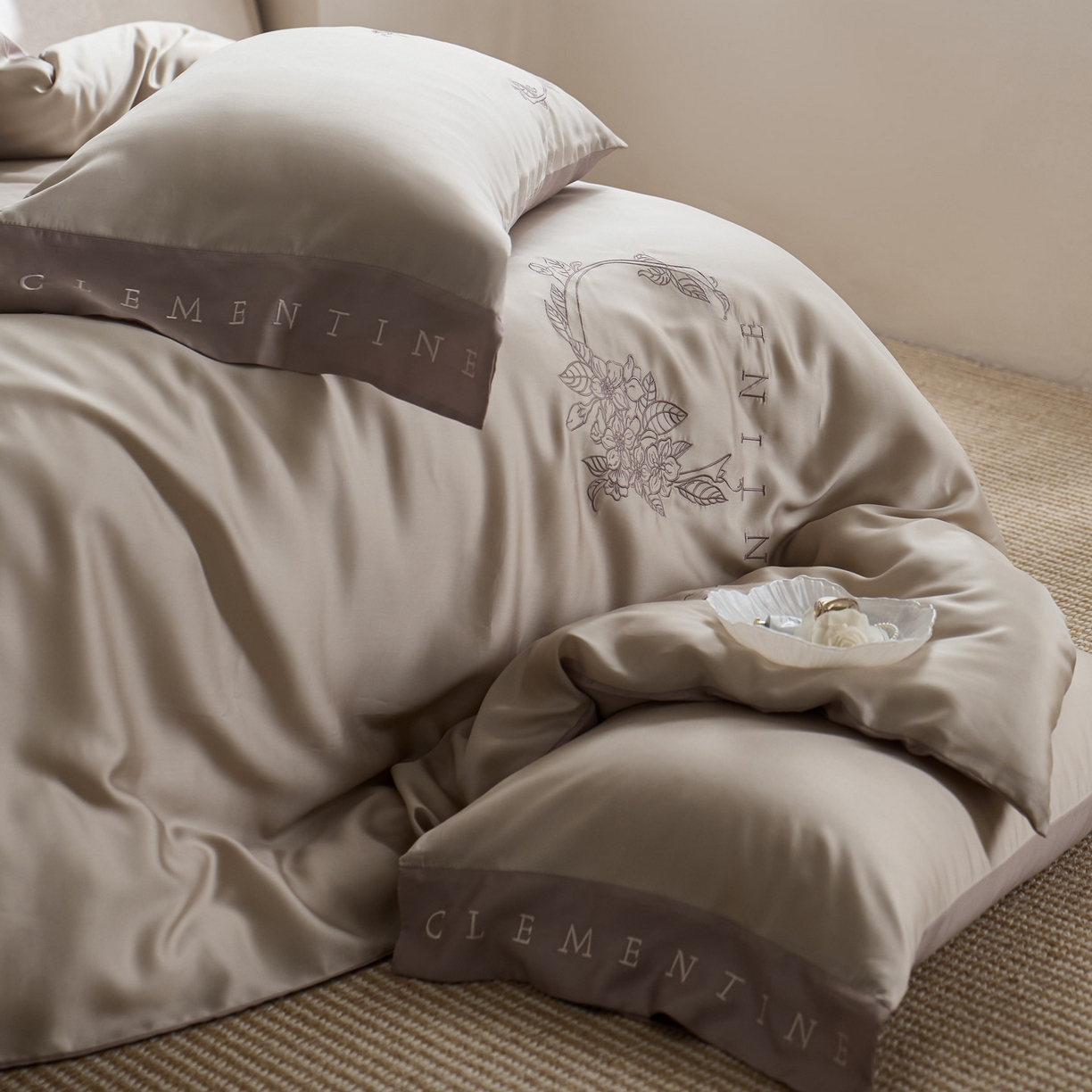 91家纺网 家纺一手货源 找家纺 （总）爱缦 2026新款60s兰精天丝四件套-马吉拉系列-风格一