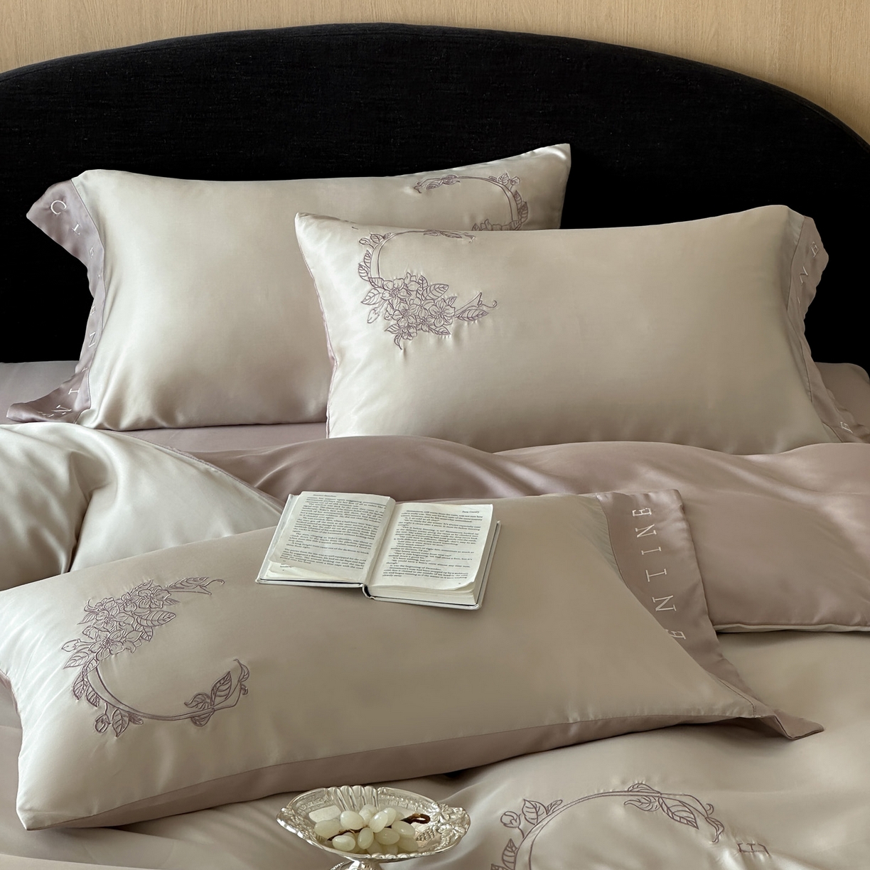 91家纺网 家纺一手货源 找家纺 （总）爱缦 2026新款60s兰精天丝四件套-马吉拉系列-风格二