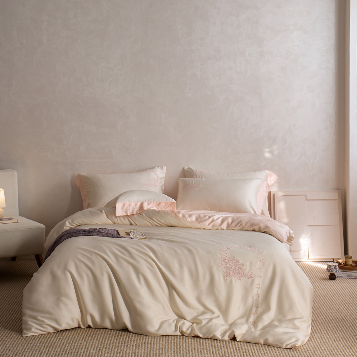 91家纺网 家纺一手货源 找家纺 爱缦 2026新款60s兰精天丝四件套-马吉拉系列-风格二 极光粉