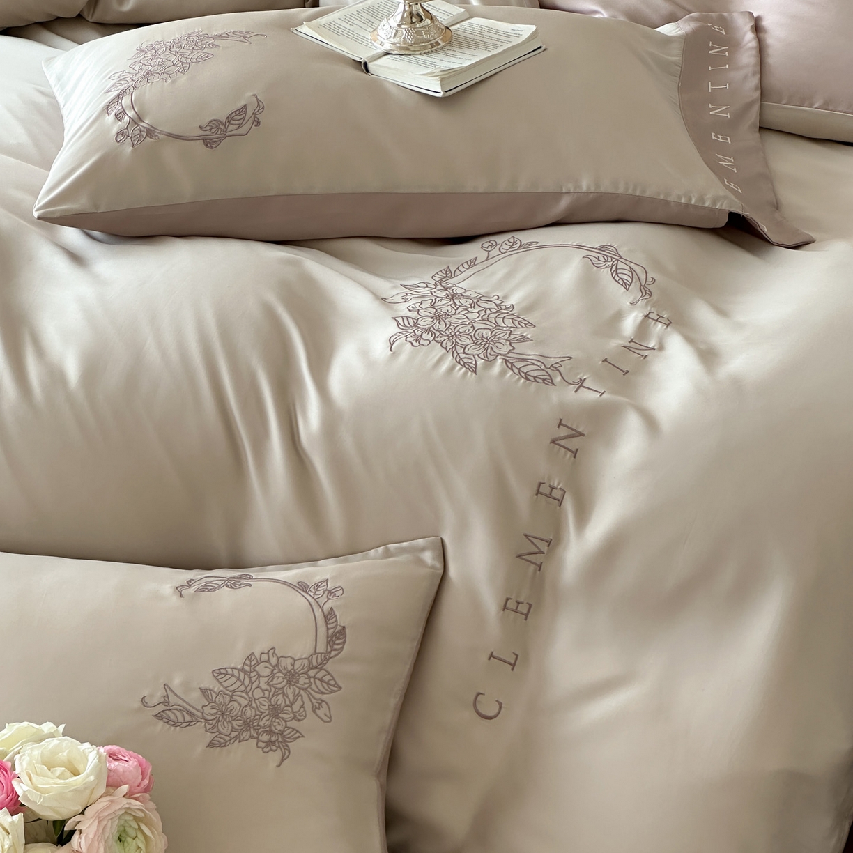 91家纺网 家纺一手货源 找家纺 爱缦 2026新款60s兰精天丝四件套-马吉拉系列-风格二 米褐色