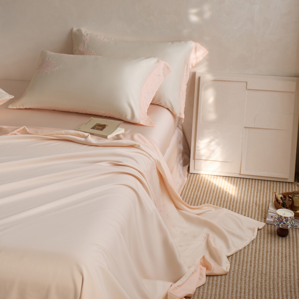 91家纺网 家纺一手货源 找家纺 爱缦 2026新款60s兰精天丝四件套-马吉拉系列-风格二 极光粉