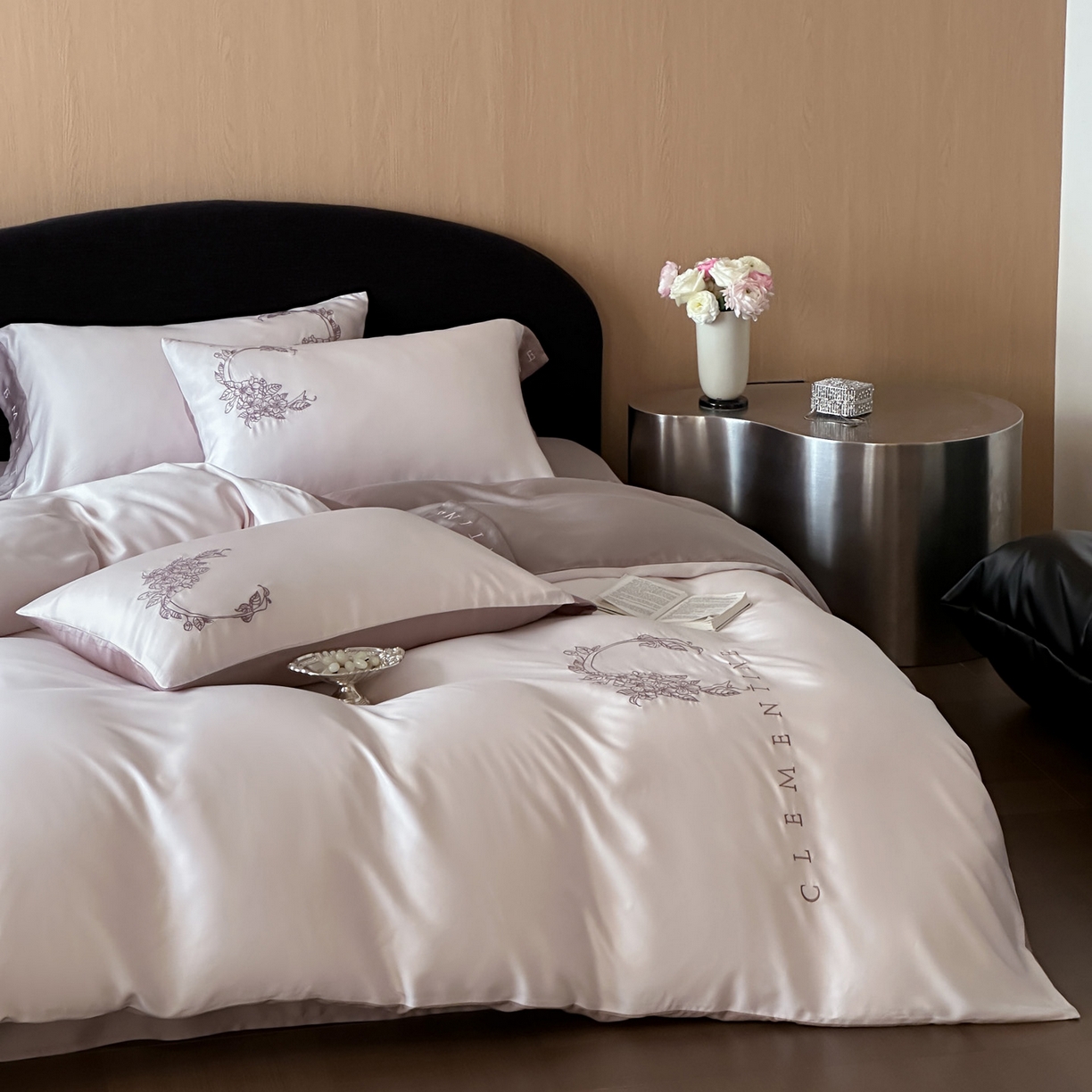 91家纺网 家纺一手货源 找家纺 爱缦 2026新款60s兰精天丝四件套-马吉拉系列-风格二 粉可可