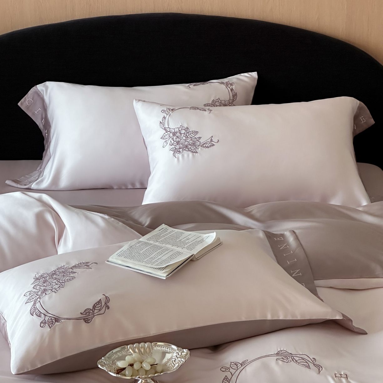 91家纺网 家纺一手货源 找家纺 爱缦 2026新款60s兰精天丝四件套-马吉拉系列-风格二 粉可可