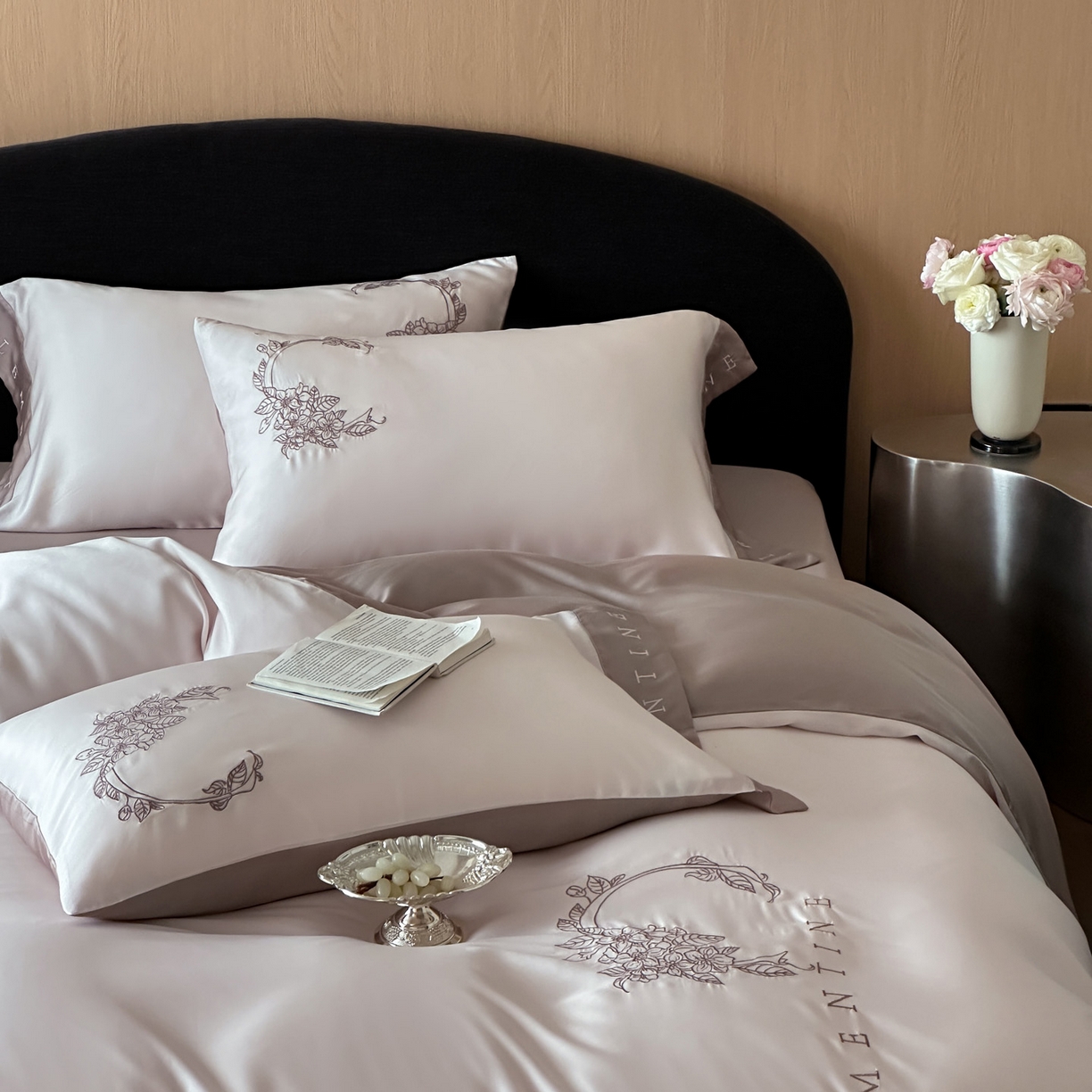 91家纺网 家纺一手货源 找家纺 爱缦 2026新款60s兰精天丝四件套-马吉拉系列-风格二 粉可可