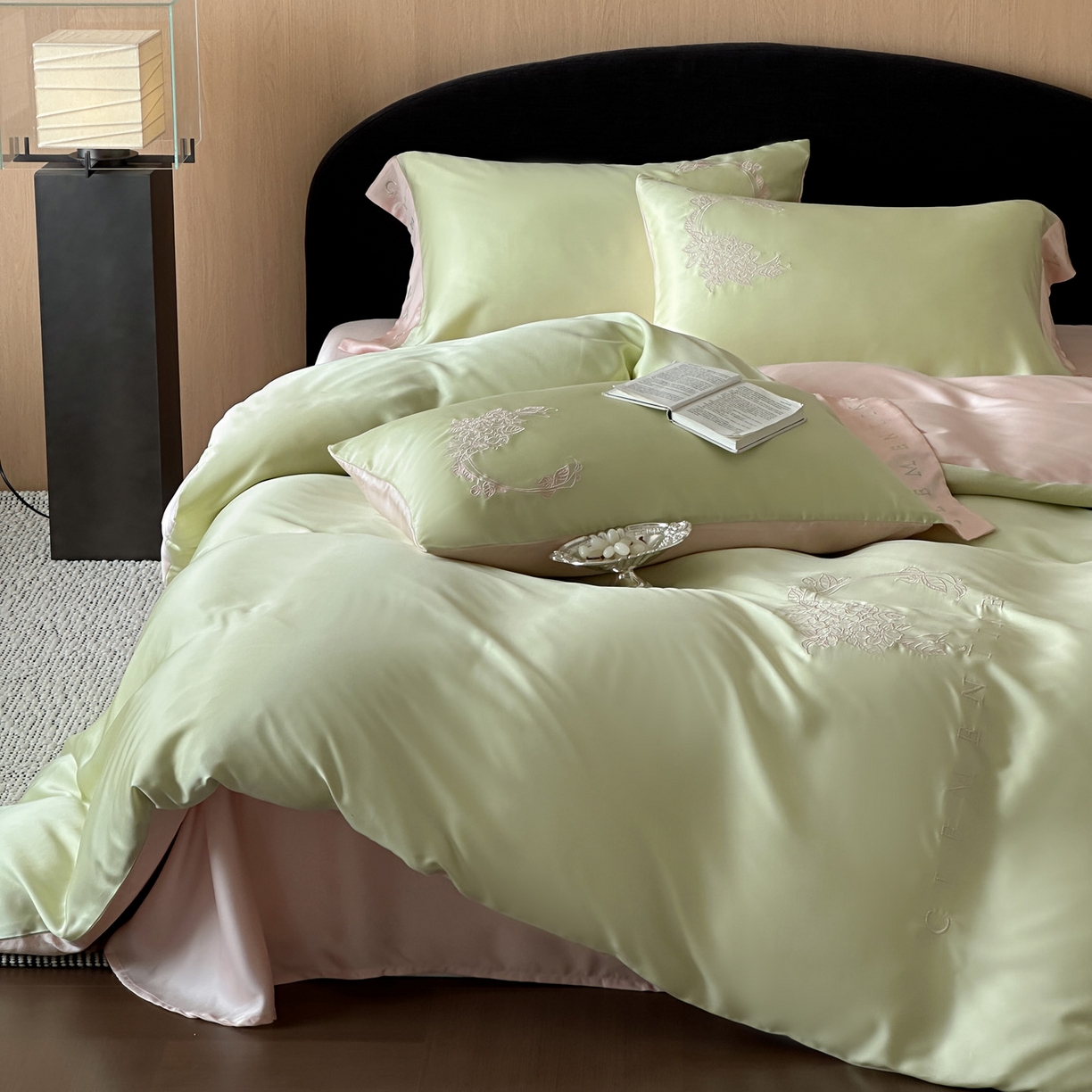 91家纺网 家纺一手货源 找家纺 爱缦 2026新款60s兰精天丝四件套-马吉拉系列-风格二 绿精灵