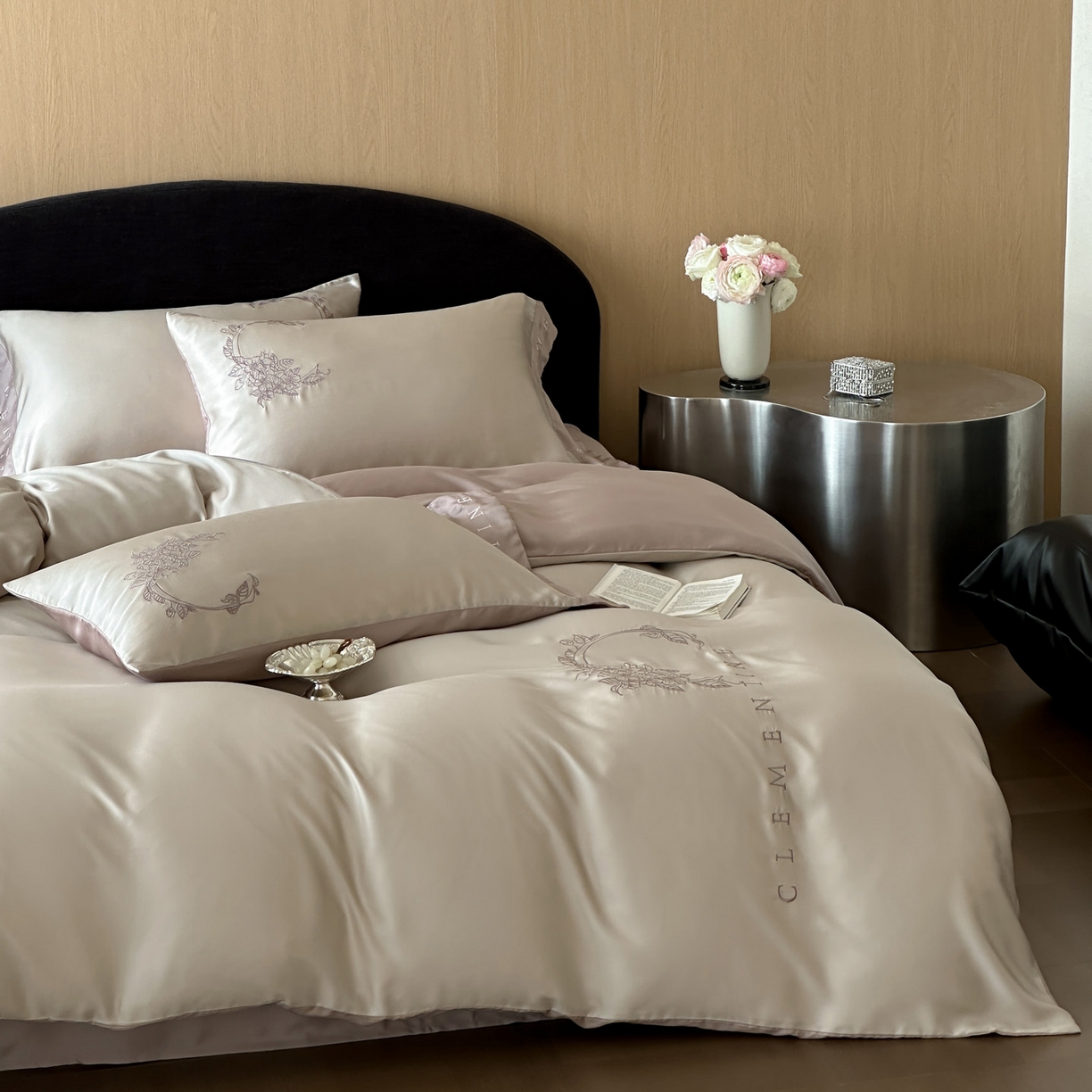 91家纺网 家纺一手货源 找家纺 爱缦 2026新款60s兰精天丝四件套-马吉拉系列-风格二 米褐色