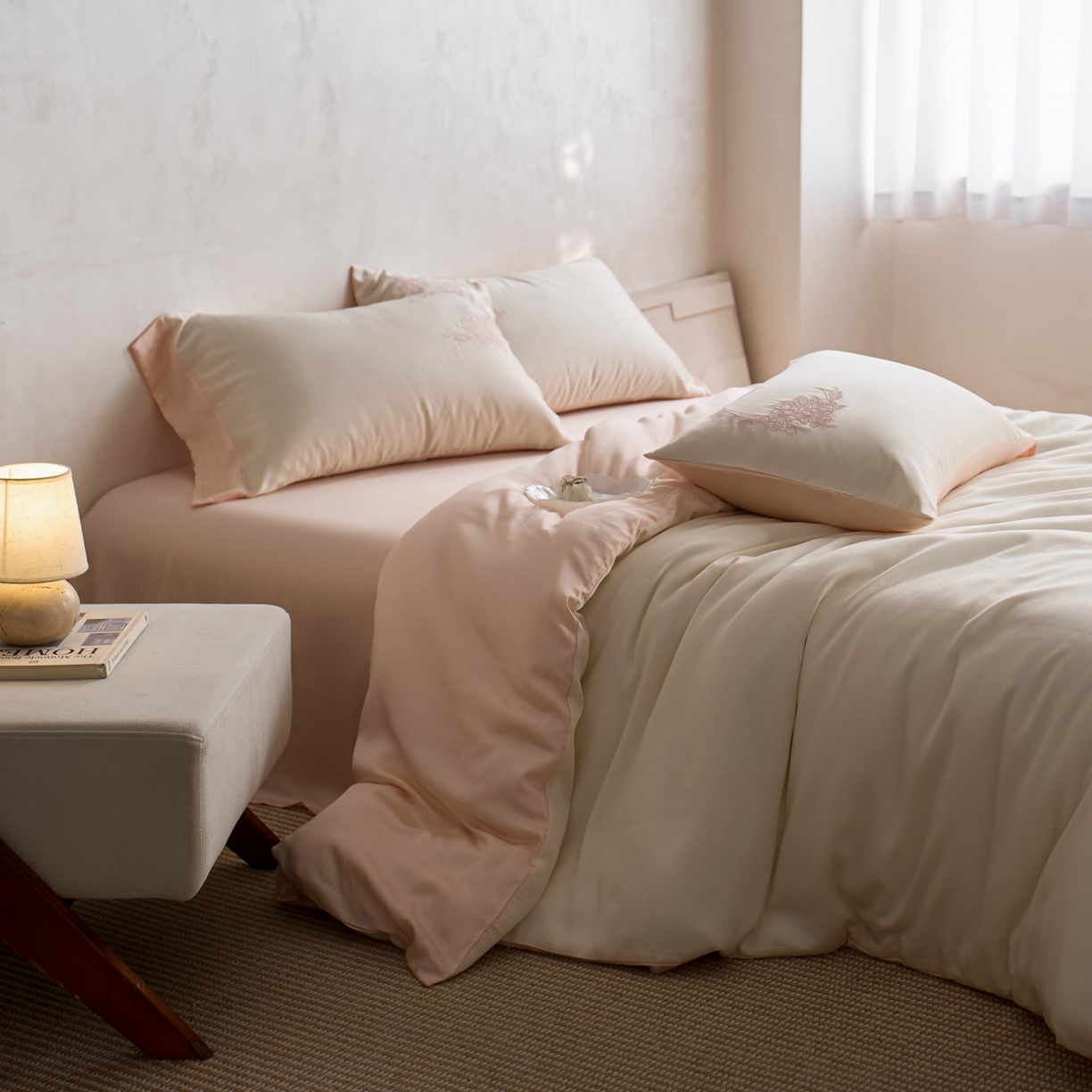 91家纺网 家纺一手货源 找家纺 爱缦 2026新款60s兰精天丝四件套-马吉拉系列-风格二 极光粉