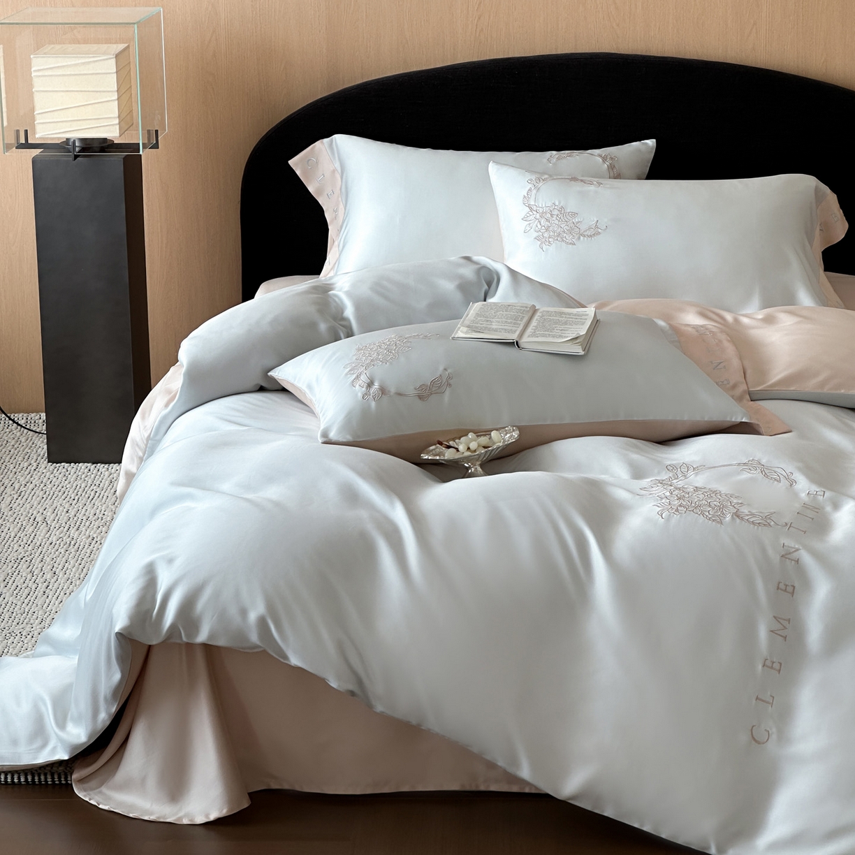 91家纺网 家纺一手货源 找家纺 爱缦 2026新款60s兰精天丝四件套-马吉拉系列-风格二 蓝米杏