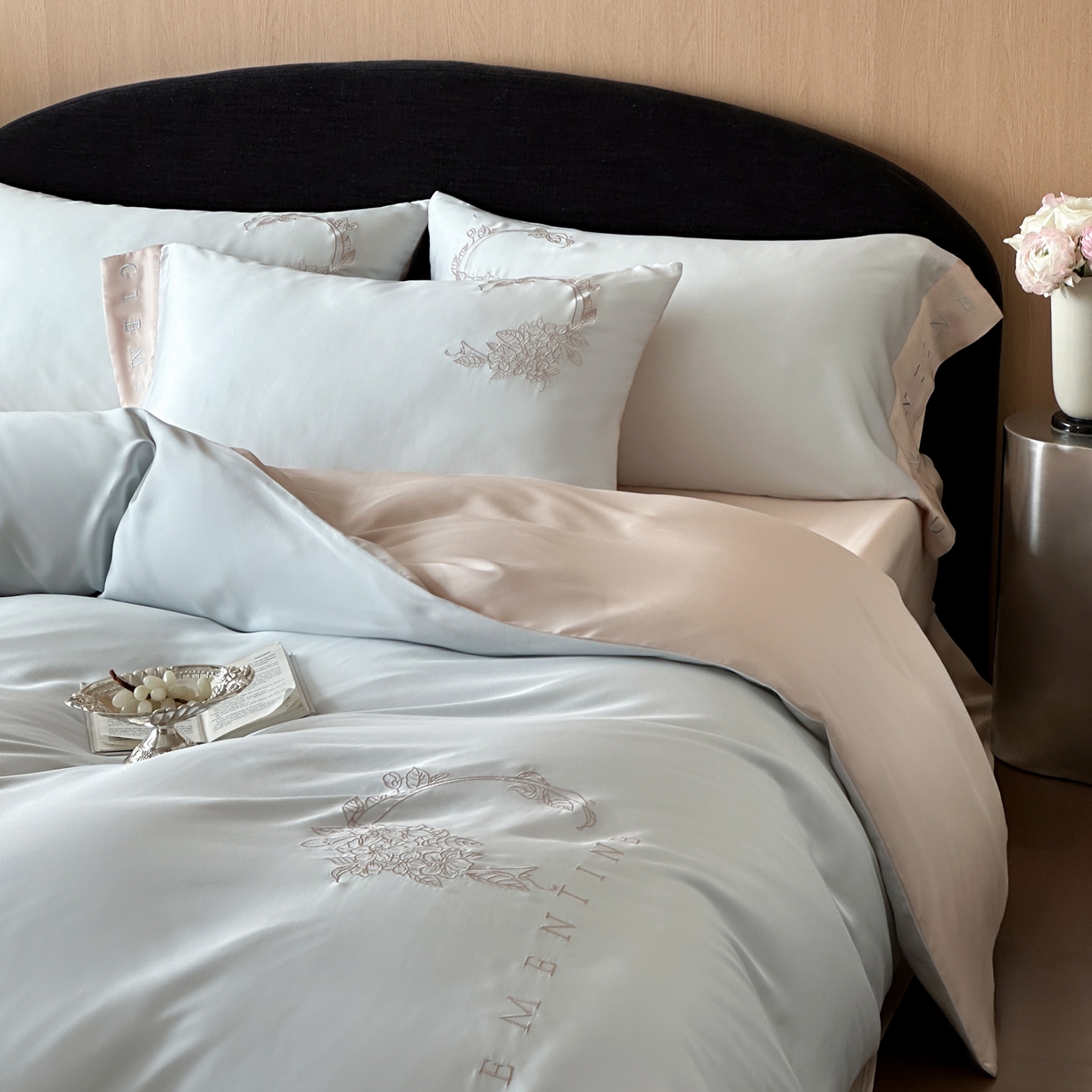 91家纺网 家纺一手货源 找家纺 爱缦 2026新款60s兰精天丝四件套-马吉拉系列-风格二 蓝米杏