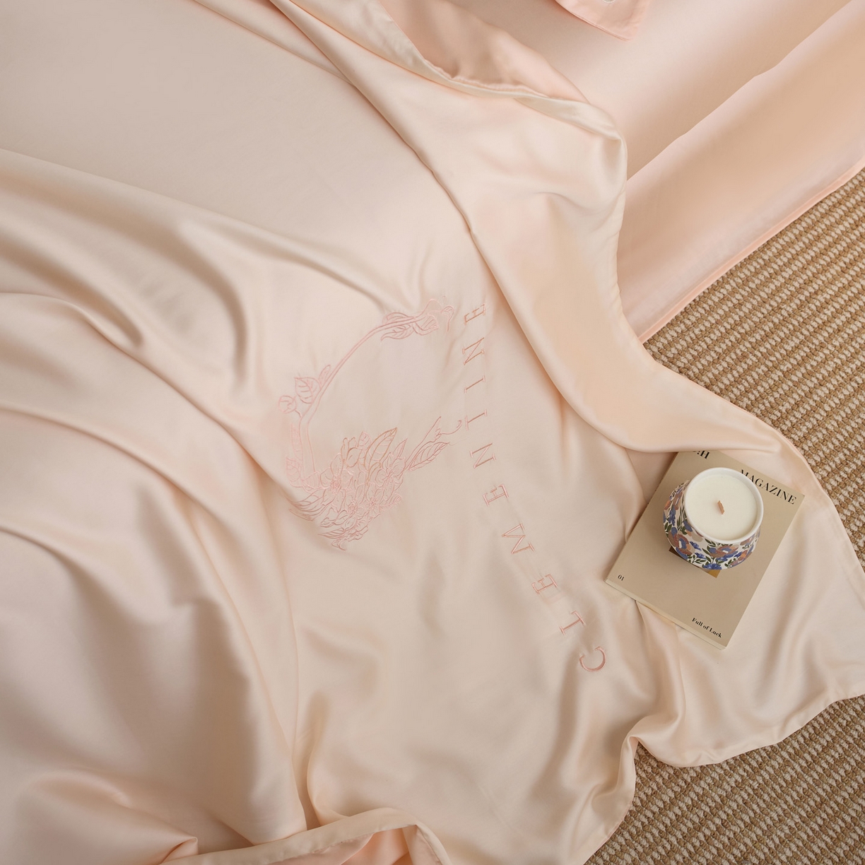 91家纺网 家纺一手货源 找家纺 爱缦 2026新款60s兰精天丝四件套-马吉拉系列-风格二 极光粉