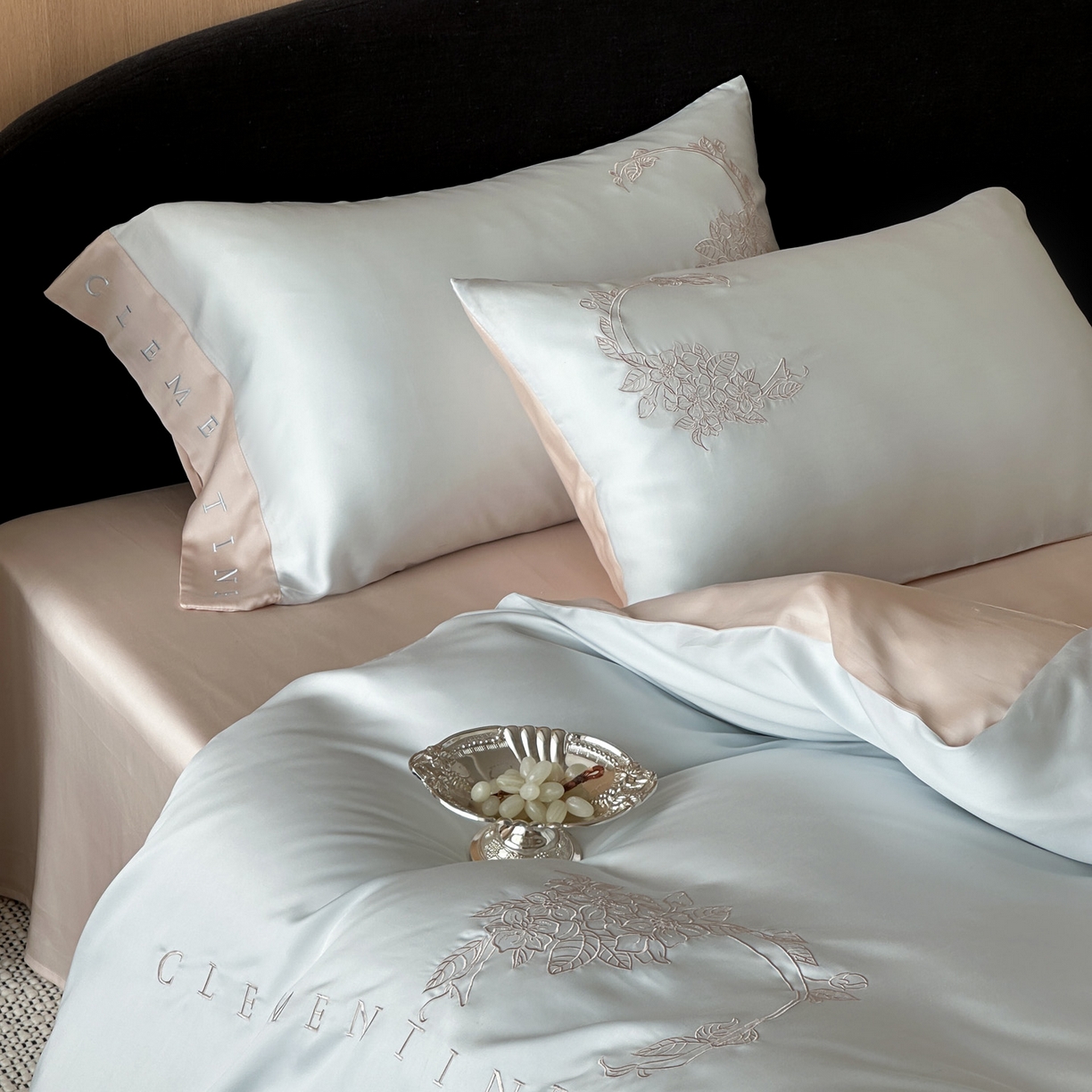 91家纺网 家纺一手货源 找家纺 爱缦 2026新款60s兰精天丝四件套-马吉拉系列-风格二 蓝米杏