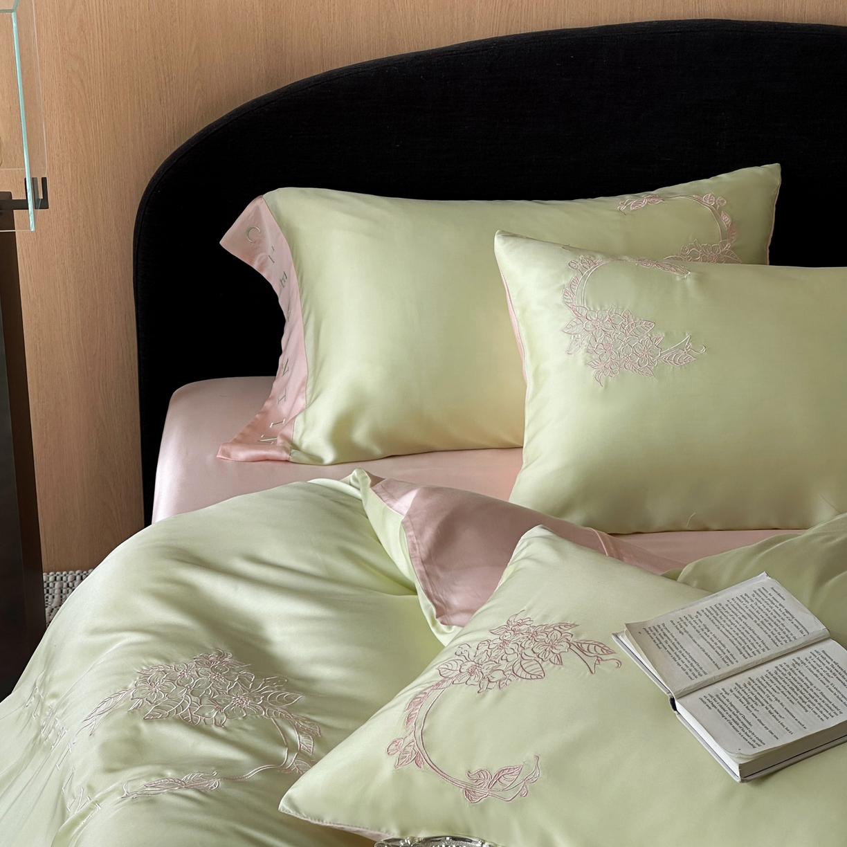 91家纺网 家纺一手货源 找家纺 爱缦 2026新款60s兰精天丝四件套-马吉拉系列-风格二 绿精灵