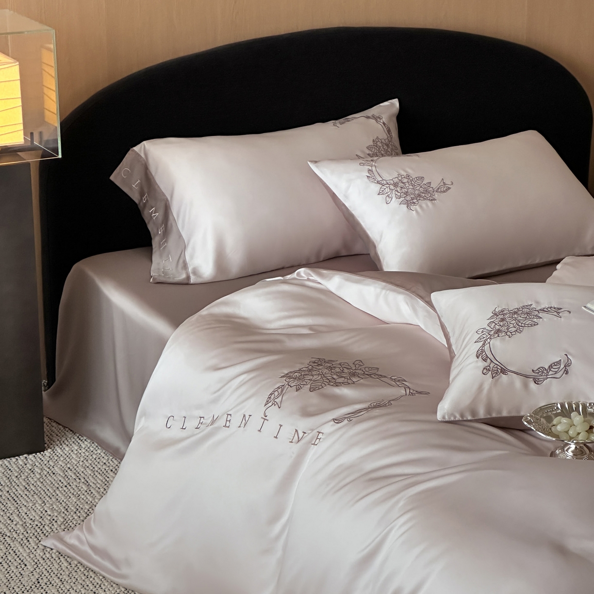 91家纺网 家纺一手货源 找家纺 爱缦 2026新款60s兰精天丝四件套-马吉拉系列-风格二 粉可可