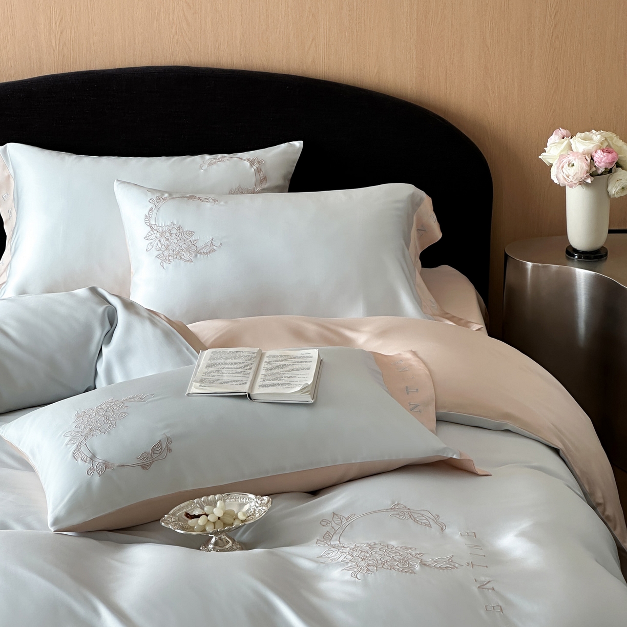 91家纺网 家纺一手货源 找家纺 爱缦 2026新款60s兰精天丝四件套-马吉拉系列-风格二 蓝米杏