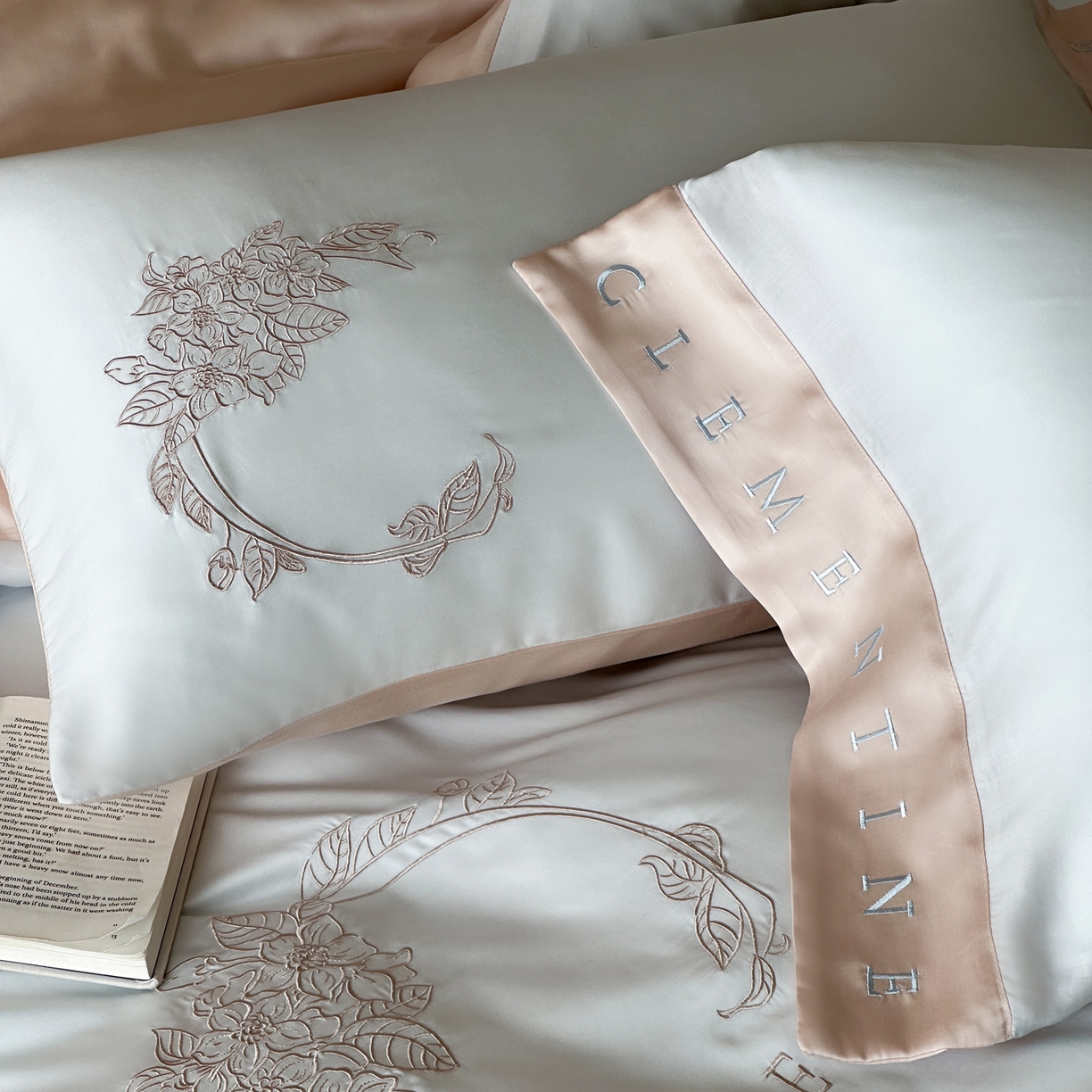 91家纺网 家纺一手货源 找家纺 爱缦 2026新款60s兰精天丝四件套-马吉拉系列-风格二 蓝米杏