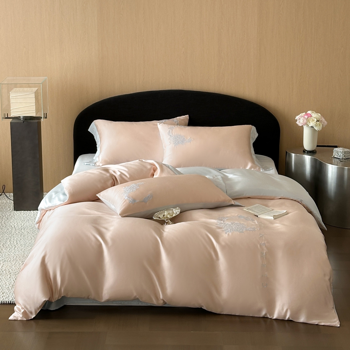 91家纺网 家纺一手货源 找家纺 爱缦 2026新款60s兰精天丝四件套-马吉拉系列-风格二 杏粉蓝