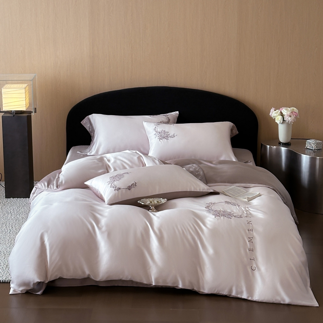 91家纺网 家纺一手货源 找家纺 爱缦 2026新款60s兰精天丝四件套-马吉拉系列-风格二 粉可可