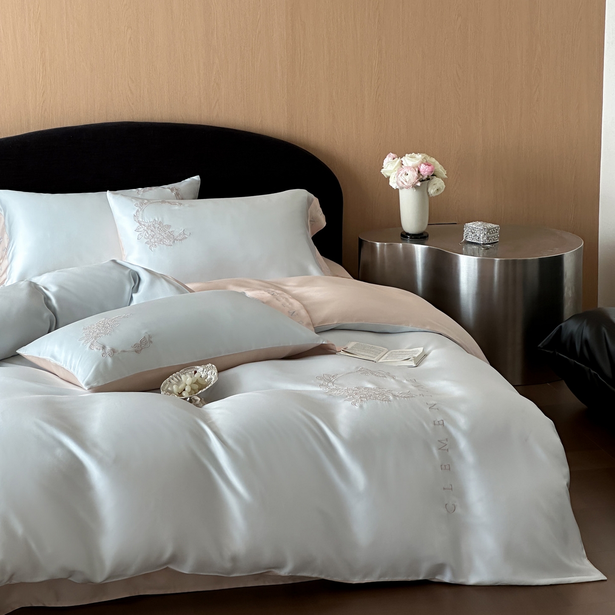 91家纺网 家纺一手货源 找家纺 爱缦 2026新款60s兰精天丝四件套-马吉拉系列-风格二 蓝米杏