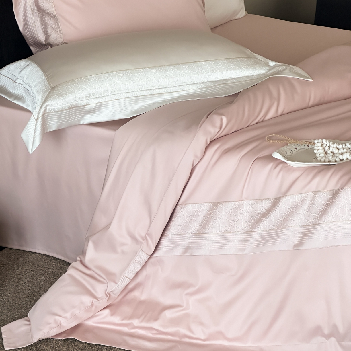 91家纺网 家纺一手货源 找家纺 卡巴伦家纺 2026新款高精密立体压边款四件套-奥黛丽 奥黛丽-粉