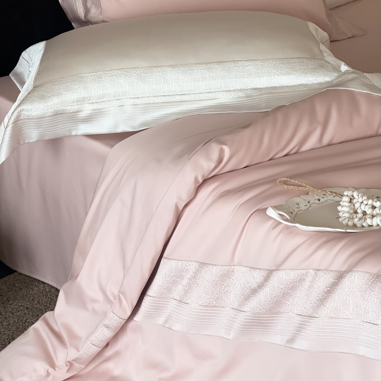 91家纺网 家纺一手货源 找家纺 卡巴伦家纺 2026新款高精密立体压边款四件套-奥黛丽 奥黛丽-粉