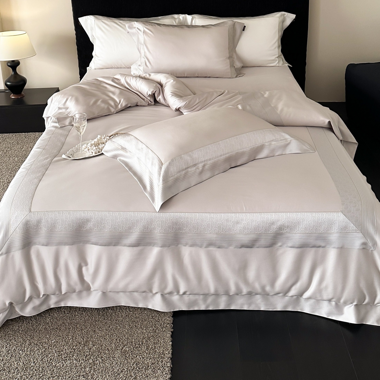 91家纺网 家纺一手货源 找家纺 卡巴伦家纺 2026新款高精密立体压边款四件套-奥黛丽 奥黛丽-灰