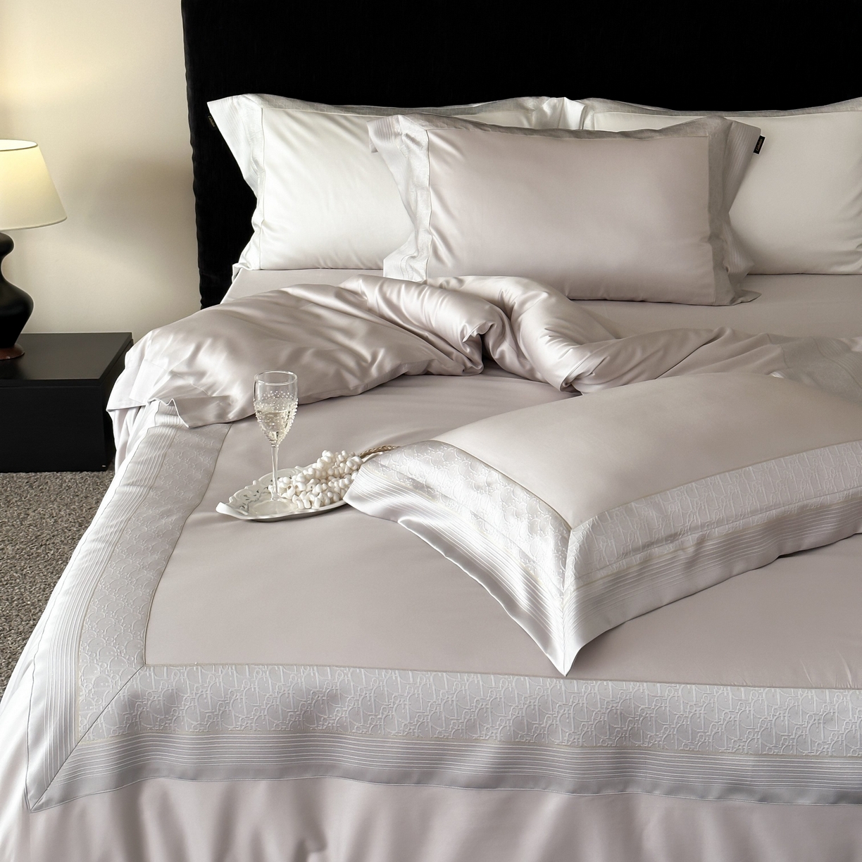 91家纺网 家纺一手货源 找家纺 卡巴伦家纺 2026新款高精密立体压边款四件套-奥黛丽 奥黛丽-灰