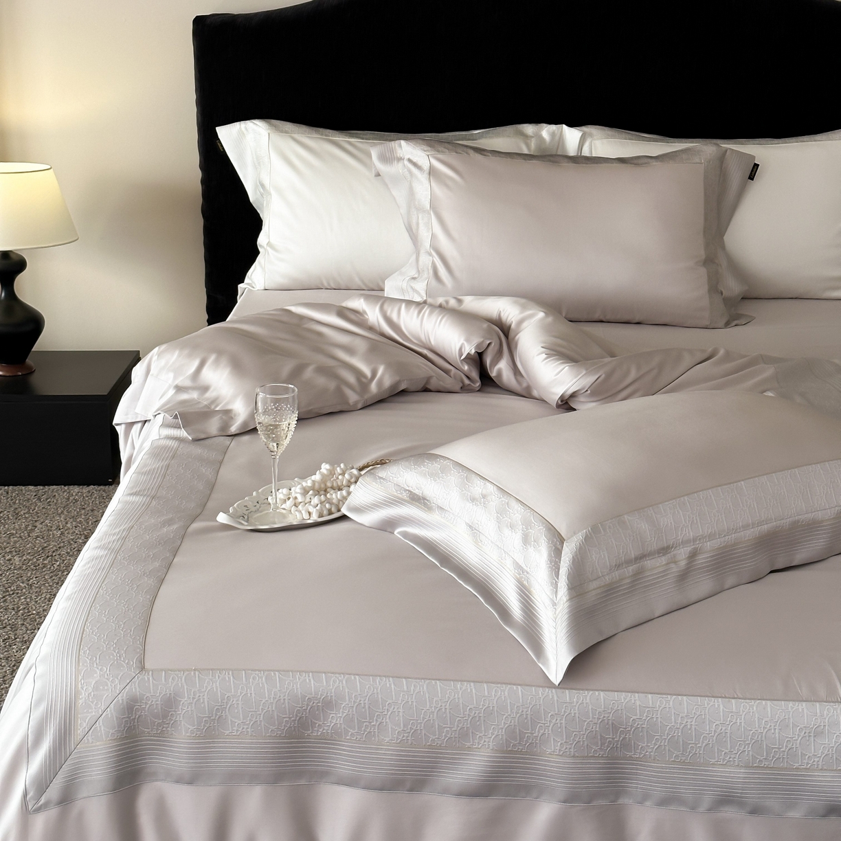 91家纺网 家纺一手货源 找家纺 卡巴伦家纺 2026新款高精密立体压边款四件套-奥黛丽 奥黛丽-灰