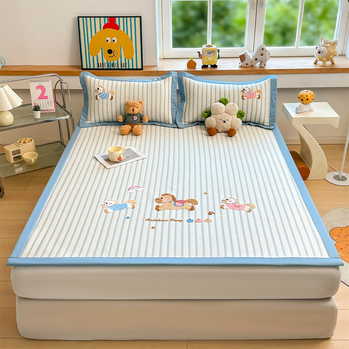 91家纺网 家纺一手货源 找家纺 （总）雯豆家纺 2026新款PE中分子毛巾绣凉席三件套平铺席子卡通绣花条席