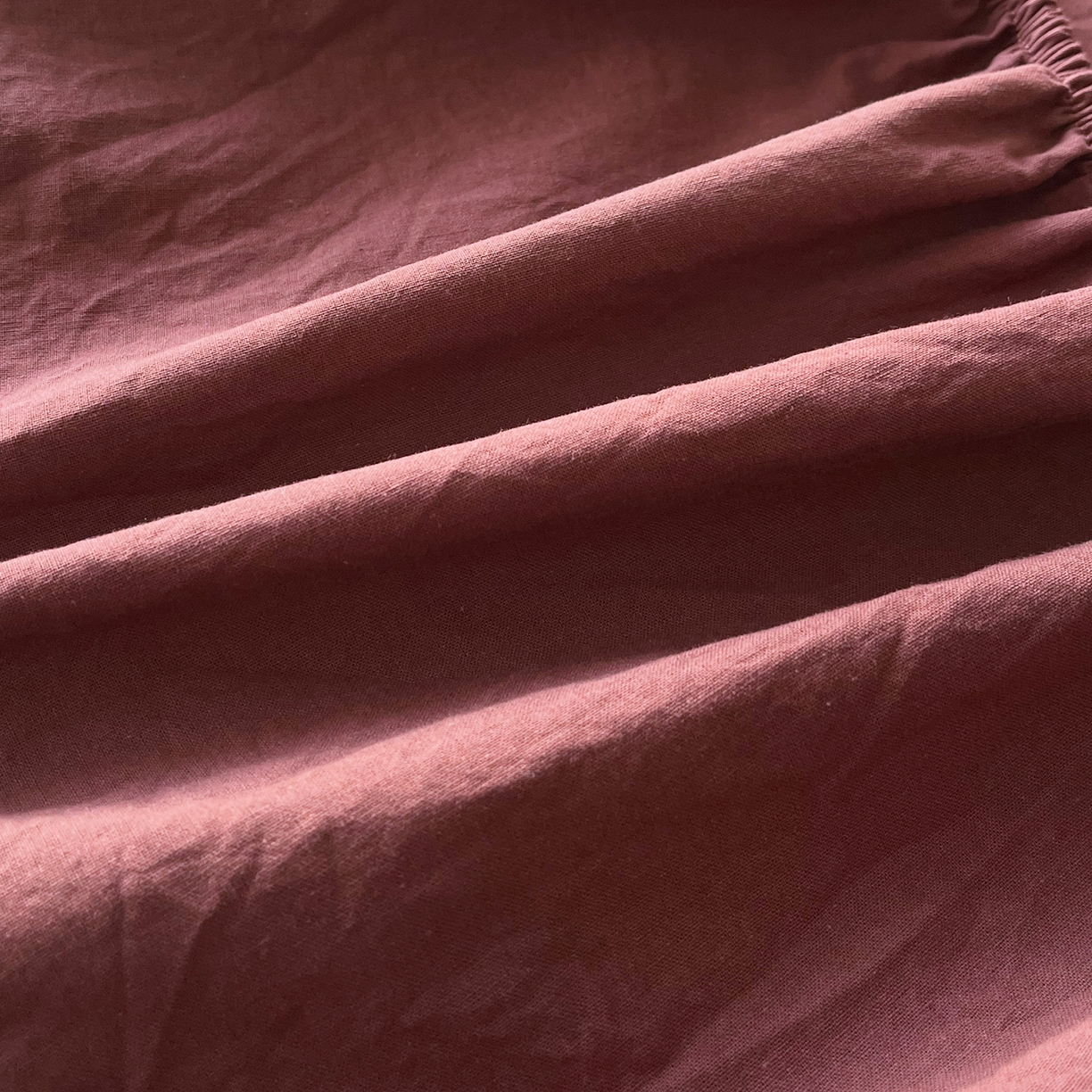 91家纺网 家纺一手货源 找家纺 春皖家纺 2026春夏新款全棉纯棉水洗棉单品系列床笠单件床笠单品-B版单床笠 可可红