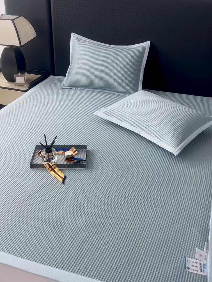 91家纺网 家纺一手货源 找家纺 安哆啦家纺 2026新款480克高端PE冰豆豆软凉席席子 华夫格-冰川蓝