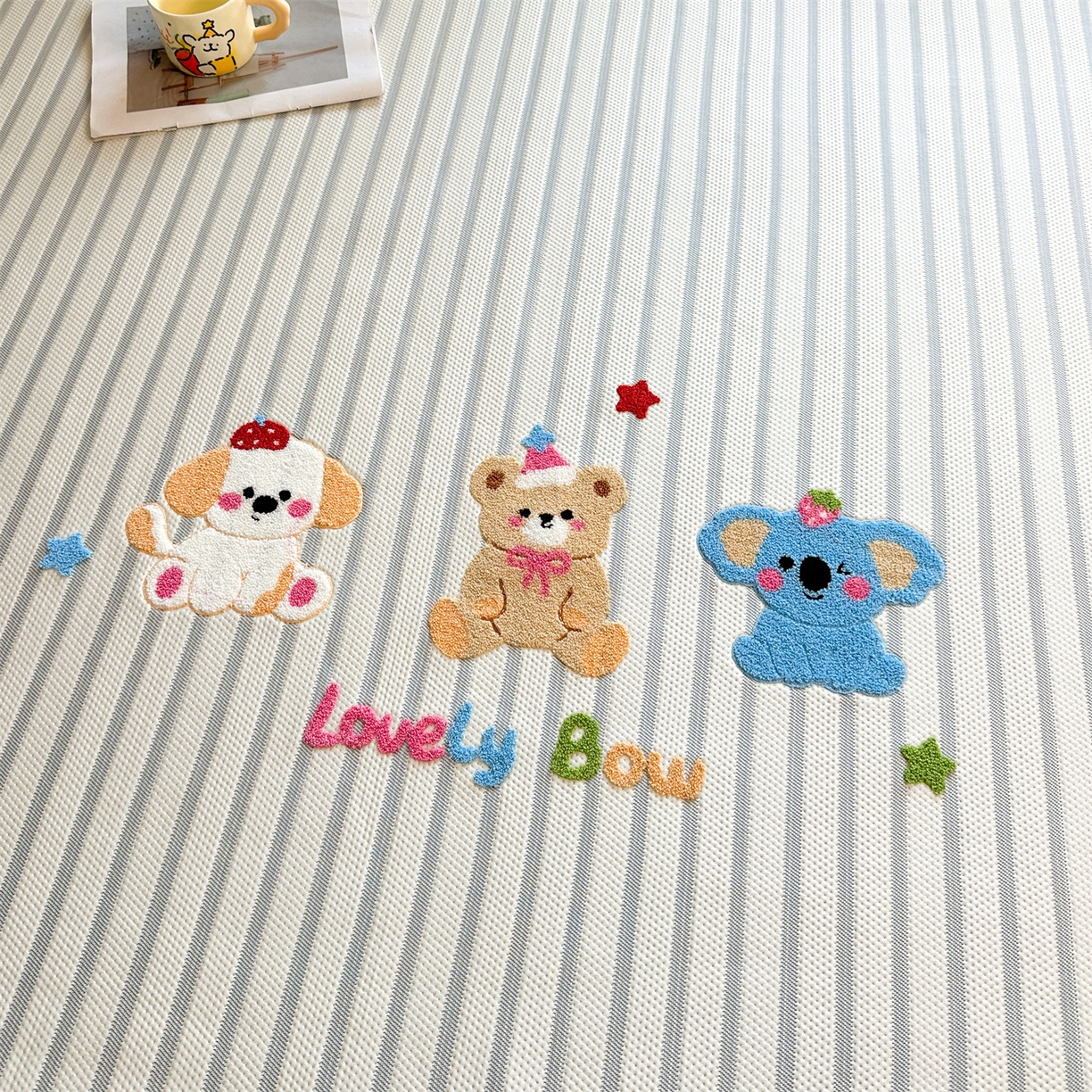 91家纺网 家纺一手货源 找家纺 雯豆家纺 2026新款PE中分子毛巾绣凉席三件套平铺席子卡通绣花条席 树懒-蓝