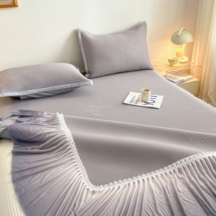 91家纺网 家纺一手货源 找家纺 安哆啦家纺 2026新款公主仙女风480克PE凉感凉豆豆床裙凉席三件套-豆豆床裙 豆豆床裙-绅士灰