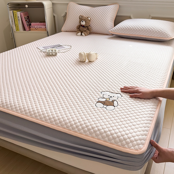 几禾 2026新款大豆豆刺绣款席子凉席-小熊饼干 芭蕾粉-床笠款