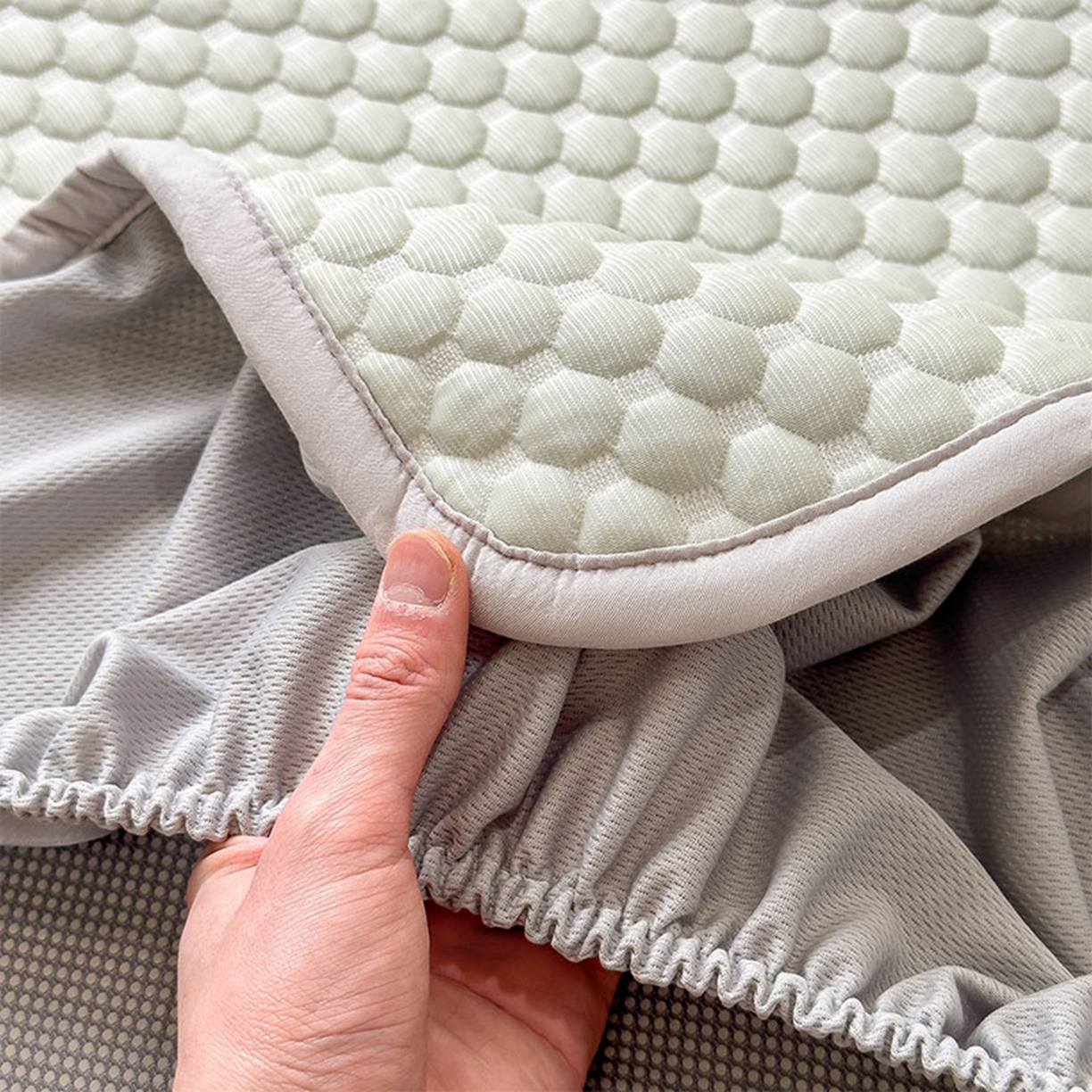 91家纺网 家纺一手货源 找家纺 几禾 2026新款大豆豆刺绣款席子凉席-小熊饼干 果绿-床笠款