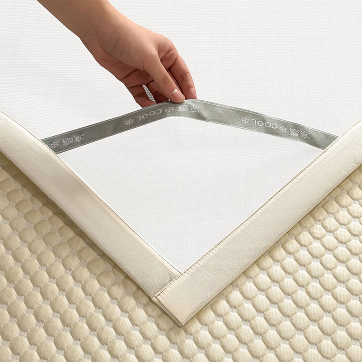 91家纺网 家纺一手货源 找家纺 几禾 2026新款大豆豆刺绣款席子凉席-小熊饼干 奶酪黄-床席款