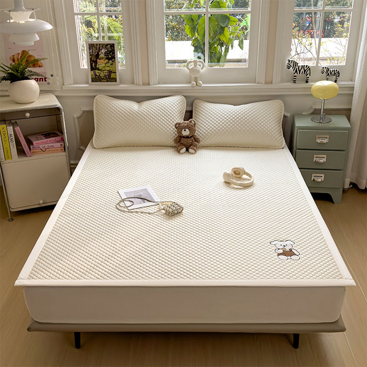 91家纺网 家纺一手货源 找家纺 几禾 2026新款大豆豆刺绣款席子凉席-小熊饼干 奶酪黄-床席款